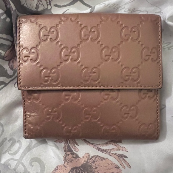 Gucci Tan Wallet with Gold Heart Accent - Picture 2 of 3